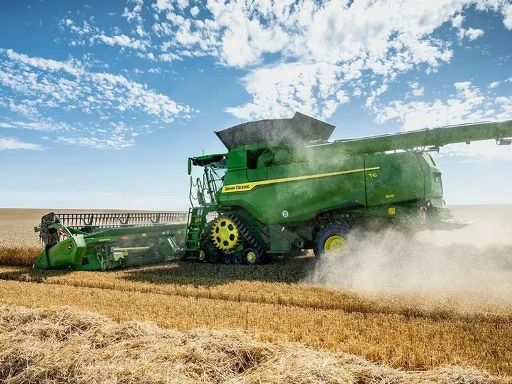 <em class="placeholder">Moissonneuse-batteuse conventionnelle John Deere à six secoueurs. </em>