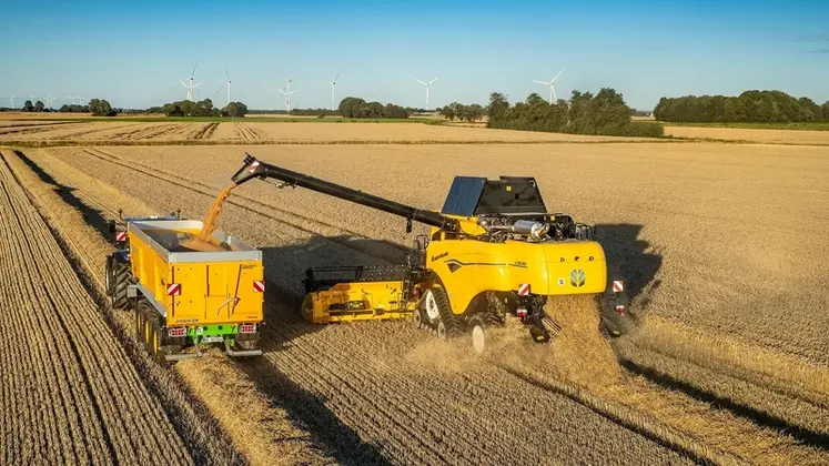 <em class="placeholder">Moissonneuse-batteuse conventionnelle New Holland à six secoueurs </em>