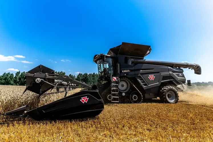 <em class="placeholder">Moissonneuse-batteuse Massey Ferguson MF Ideal 7T</em>