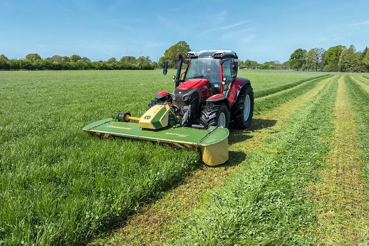 <em class="placeholder">Faucheuses frontales Krone EasyCut F 320 et F 360</em>