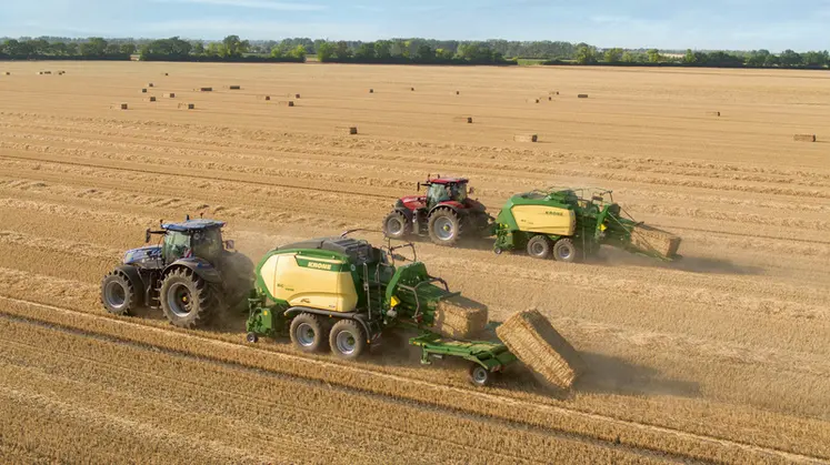 <em class="placeholder">Presses à balles cubiques Krone Big Pack Plus et Big Pack Pro derrière es tracteurs Case IH et New Holland</em>