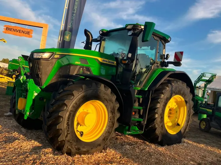 Tracteur John Deere 6R au salon InnovAgri 2026