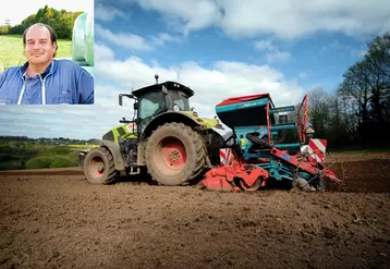 Tracteur Claas avec semoir Sulky Xeos et Laurent Garo, agriculteur