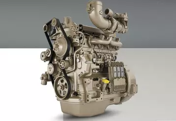 Le moteur 4 cylindres 4 litres JD4 de John Deere Power Systems, développé en collaboration avec Deutz, est beaucoup plus compact que l'habituel bloc 4,5 litres de la marque.