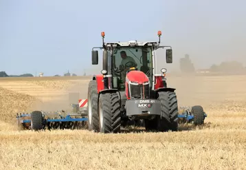 Stéphane Prochasson a testé pendant une semaine en août le tracteur Massey Ferguson MF8S.265.