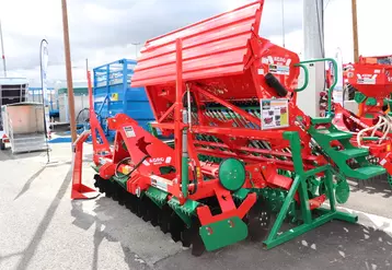 Distribué par Agripartner, le combiné de semis Agro-Masz utilise un préparateur à disques indépendants. © D. Laisney