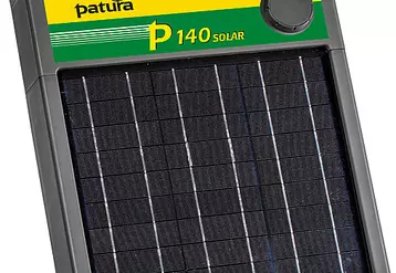 L'électrificateur Patura P140 et son panneau solaire de 9,6 W permet d'alimenter jusqu'à 10 km de clôture. © Patura