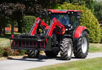L'offre en chargeurs frontaux Case IH permet d'équiper les tracteurs de la marque développant de 55 à 200 chevaux.