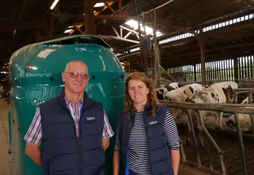 Clémence et Luc Poussier viennent de robotiser la traite et l’alimentation de leur élevage laitier, afin de limiter les astreintes quotidiennes et de consacrer davantage ...