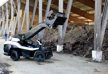 Robot Loadix de ManuRob pour automatiser les tâches de manutention agricole