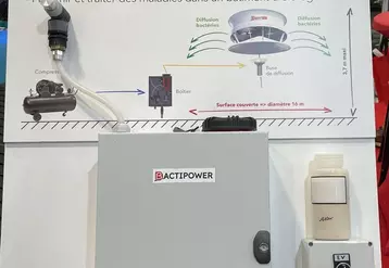 Le système Bactipower de Bioret Agri diffuse des bactéries sous forme de poudre à l'aide d'un ventilateur.