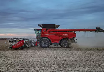 Case IH dévoile deux nouvelles moissonneuses-batteuses haute performance : l'AF9 et l'AF10.