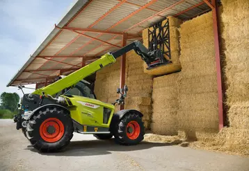 Chargeur télescopique Claas Scorpion à la manutention de balles de paille