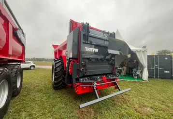 Epandeur de fumier Maral Pro de Thiévin avec table d'épandage