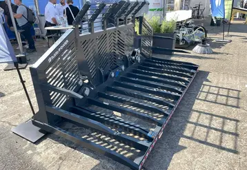 <em class="placeholder">Fourche à ensilage Agri-Power 3500XL au Space 2024</em>