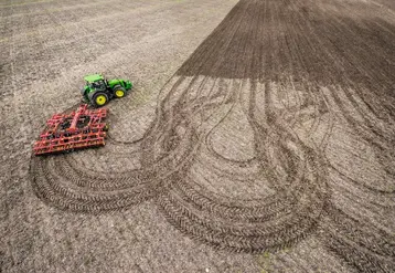 <em class="placeholder">Demi-tours automatiques avec tracteur John Deere</em>