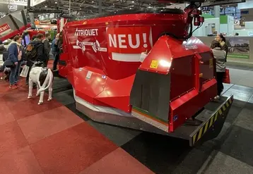 Robot d'alimentation Trioliet à deux vis verticales au Salon Eurotier 2024