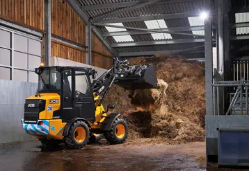<em class="placeholder">Valet de ferme électrique JCB 403E Cab,au chargement du fumier.</em>