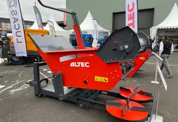 <em class="placeholder">Dérouleuse de balle Multi Baler d&#039;Altec au Salon Sommet de l&#039;élevage 2024</em>