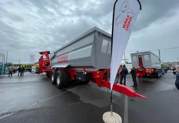 <em class="placeholder">Benne agricole Marrel AgriSteel au Sommet de l&#039;Elevage 2024</em>