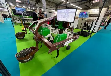 <em class="placeholder">Bineuse intelligente Farm-Ing InRowINGweeder au salon Sival importé par Stecomat</em>