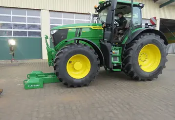 <em class="placeholder">Tracteur John Deere 6R250 et son lestage EZ Ballast de Laforge</em>