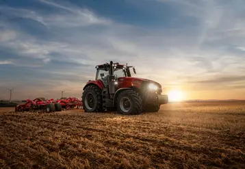 <em class="placeholder">Tracteur Case IH Magnum avec un déchaumeur à dents Horsch</em>