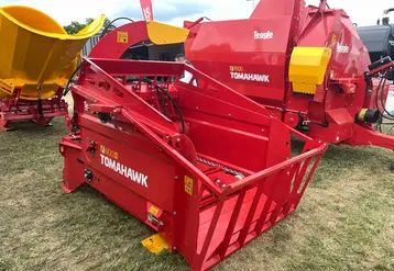 <em class="placeholder">Pailleuse Teagle 6100H à entraînement hydraulique spéciale valet de ferme et chargeur frontal exposée au Salon de l&#039;herbe 2025</em>