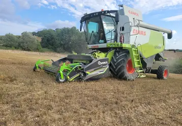 <em class="placeholder">Moissonneuse-batteuse Claas avec un pick-up Zworld</em>