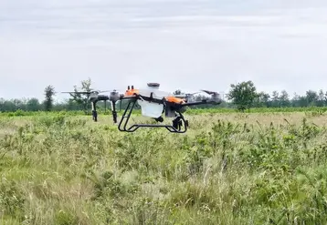 <em class="placeholder">Drone d&#039;épandage AG 150 d&#039;Agrodrone</em>