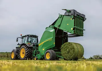 <em class="placeholder">Tracteur John Deere et presse à balles rondes à chambre variable V462M </em>