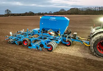 <em class="placeholder">Combiné de semis Lemken Solitair PT</em>