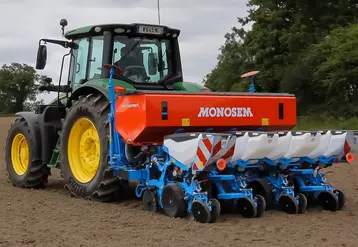 <em class="placeholder">Tracteur John Deere et semoir monograine Monosem ValoTerra 4 rangs </em>