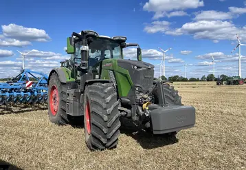 Tracteur Fendt 800 VarioDrive .
