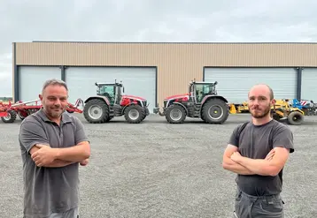 <em class="placeholder">Tracteurs Massey Ferguson MF 8S.305 et MF 9S.310 Mathieu Ondet Quentin Moreau</em>