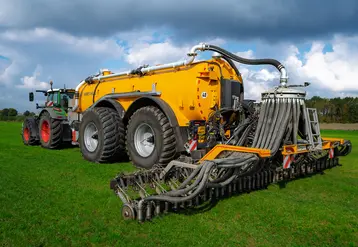 <em class="placeholder">Tonne à lisier Evora de Veenhuis avec tracteur Fendt</em>