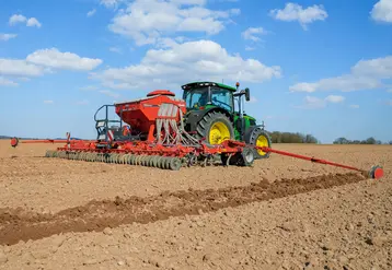 <em class="placeholder">Semoirs portés Kuhn Megant 722 R .</em>