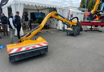 <em class="placeholder">Epareuse Vegamax III.2 de Lagarde au Space 2025</em>