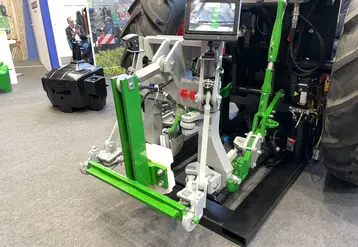 <em class="placeholder">Interface de guidage Laforge Smart Hitch au salon Agritechnica 2025</em>