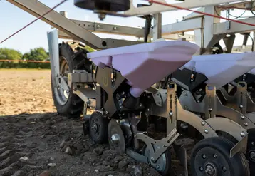 <em class="placeholder">Unité de semis +Seed 14 mm du robot FD20 de FarmDroid</em>