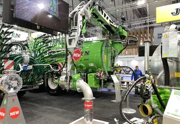 Bras tourelle sur tonne à lisier Joskin.