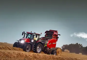 <em class="placeholder">Tracteur Case IH Maxxum 125 et presse à balles rondes à chambre variable RB456 de Case IH</em>