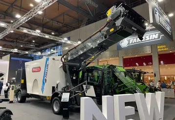 <em class="placeholder">Désileuse automotrice à double vis électriques Leader PF 2 Plus FE de Faresin</em>