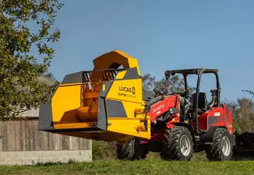 <em class="placeholder">Pailleuse Raptor Compact Lucas G sur un valet de ferme Schäffer télescopique T 4670</em>