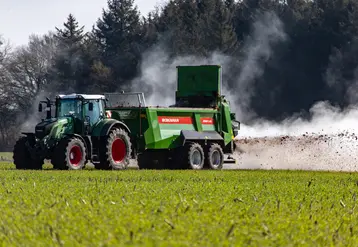 <em class="placeholder">Epandeur de fumier Bergmann XPert</em>