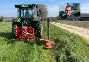 <em class="placeholder">Matthieu Boullard, éleveur dans la Sarthe, devant son broyeur sous clôture ZK3 de Kneilmann et son tracteur John Deere 5100 M</em>