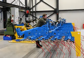 <em class="placeholder">Assemblage d'une here étrille Lemken.</em>