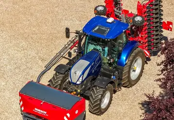 <em class="placeholder">Trémie frontale Horsch Partner 2.5 FT et tracteur New Holland T7.210</em>