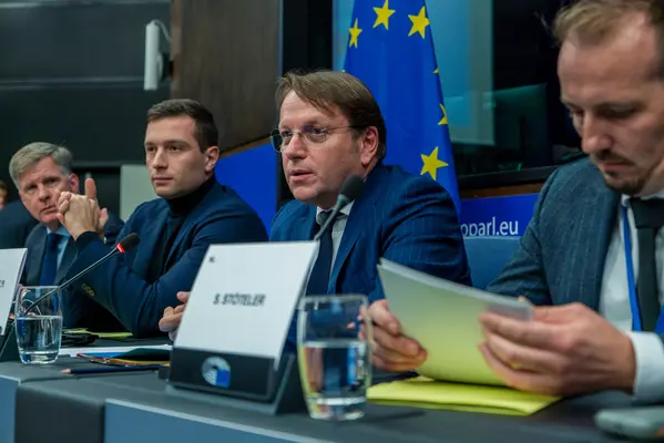 Olivér Varhelyi, commissaire désigné à la Santé rencontre des parlementaires