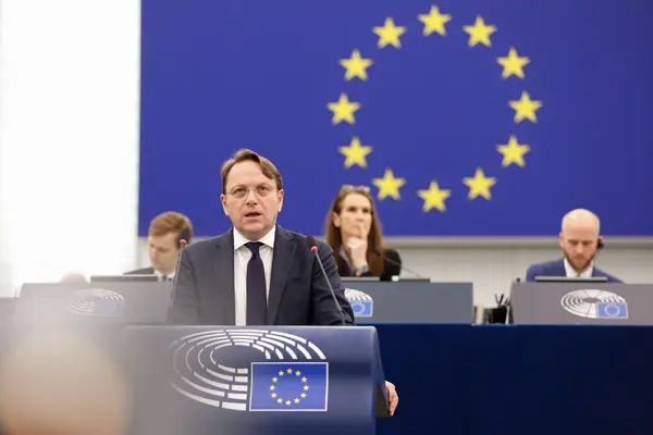 Oliver Varhelyi au Parlement européen